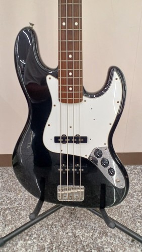 Guitare basse électrique