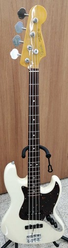 Guitare basse électrique