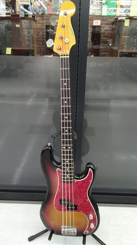 Guitare basse électrique