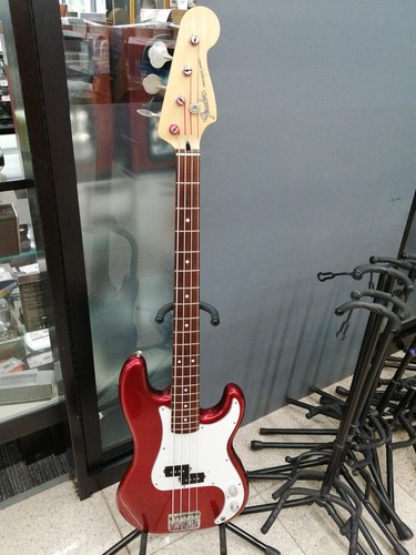 Guitare basse électrique
