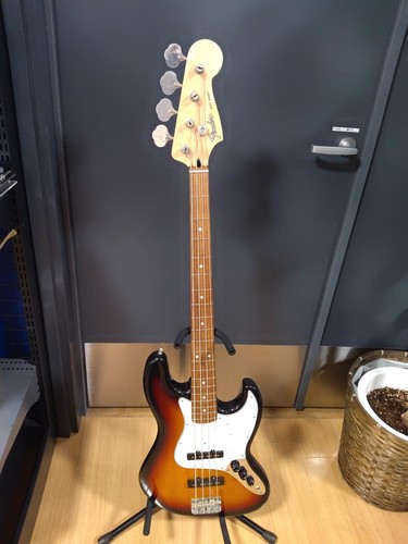Guitare basse électrique