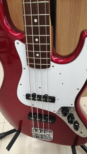Guitare basse électrique