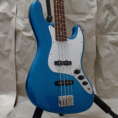 Guitare basse électrique
