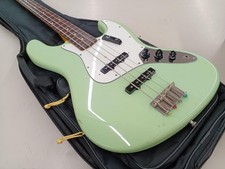Guitare basse électrique