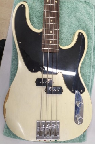 Guitare basse électrique