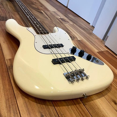 Guitare basse électrique